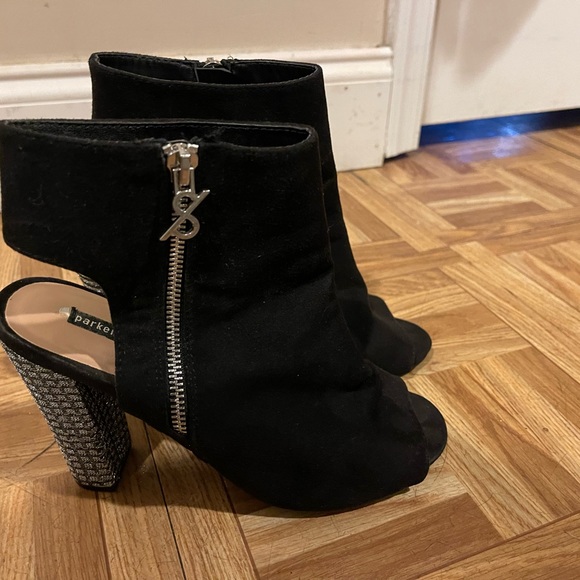 Gently worn super cute ankle booties - Picture 3 of 5